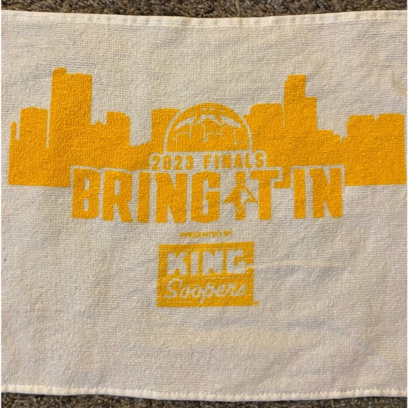 NWOT, 2023 Denver Nuggets Championship “Bring It In”Finals Rally Towel - Picture 2 of 2